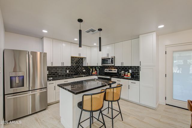 9043 N 16th Drive, Phoenix, AZ 85021
