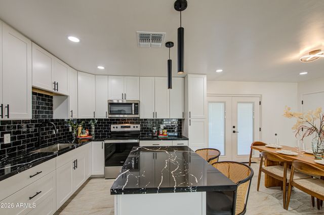 9043 N 16th Drive, Phoenix, AZ 85021