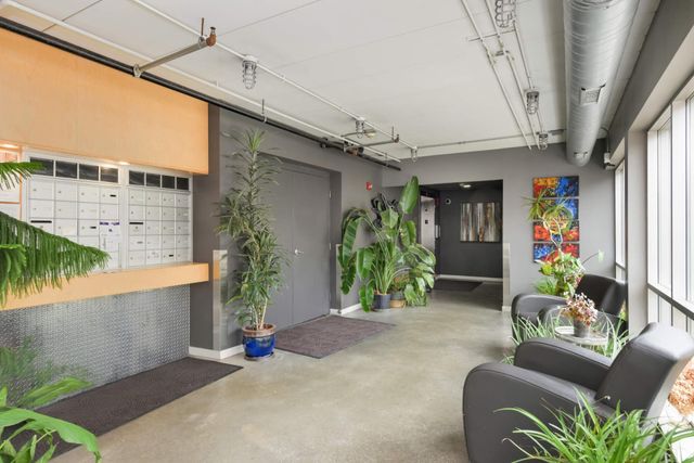 1829 3rd Avenue S 215, Minneapolis, MN 55404