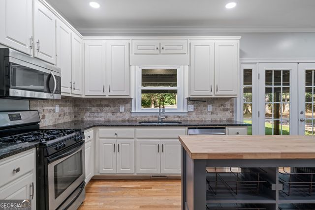 6002 Catamaran Court, Flowery Branch, GA 30542