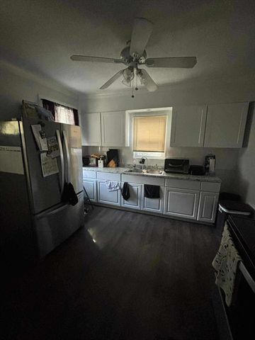 25 Victoria St, Springfield, MA 01104