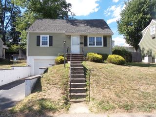 51 Hillside Dr, Totowa Boro, NJ 07512