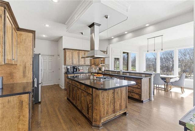 6103 Mashie Court, Parkville, MO 64152