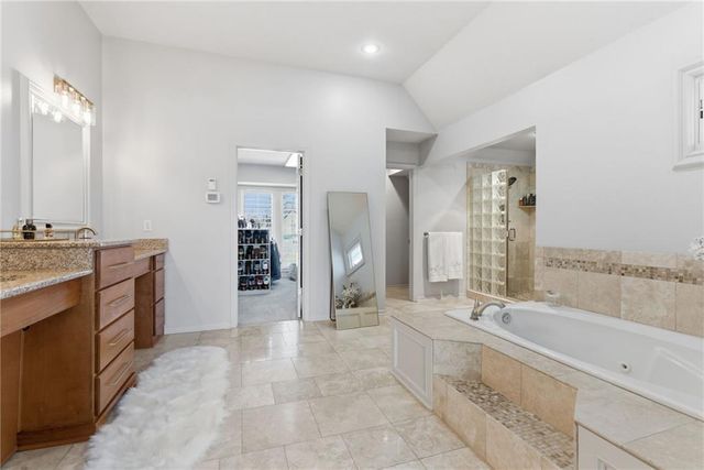 6103 Mashie Court, Parkville, MO 64152