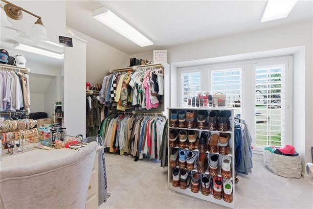 6103 Mashie Court, Parkville, MO 64152