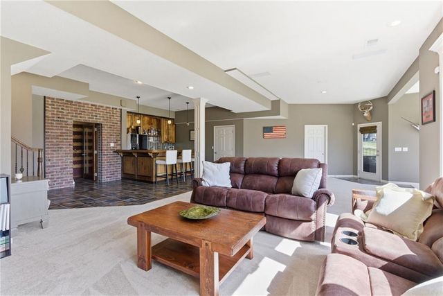 6103 Mashie Court, Parkville, MO 64152