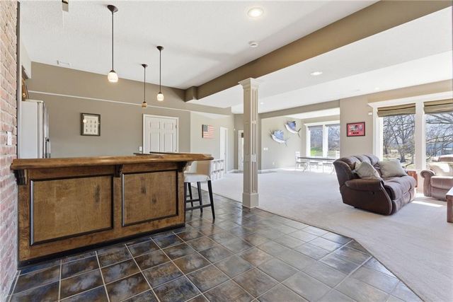 6103 Mashie Court, Parkville, MO 64152