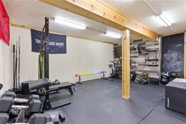 6103 Mashie Court, Parkville, MO 64152