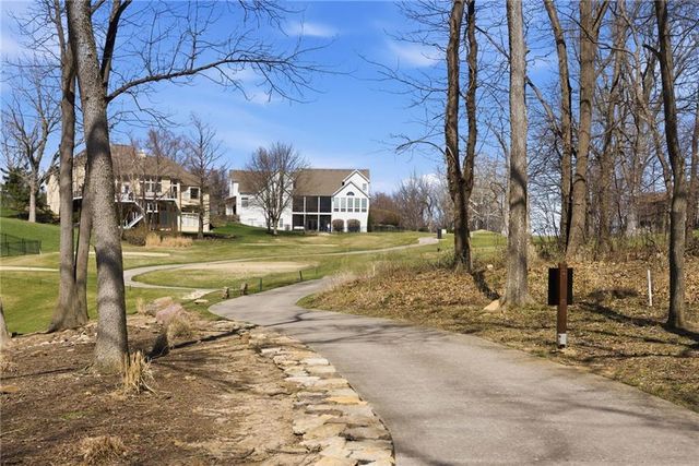 6103 Mashie Court, Parkville, MO 64152