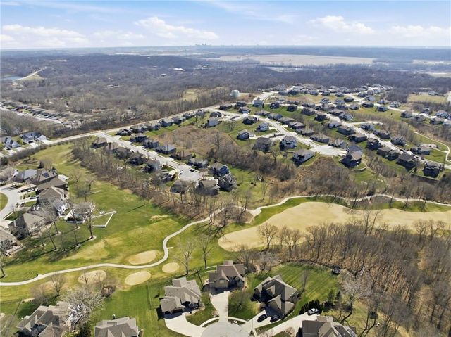 6103 Mashie Court, Parkville, MO 64152