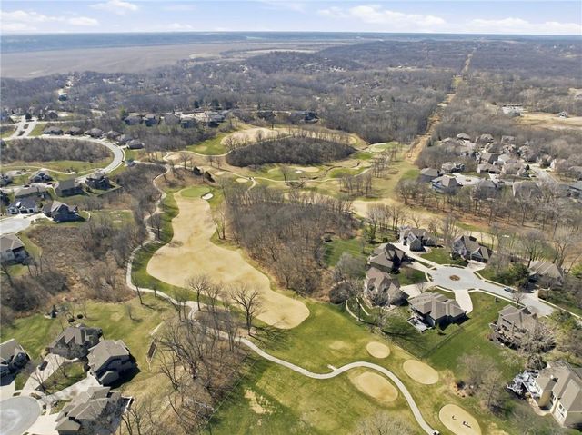 6103 Mashie Court, Parkville, MO 64152