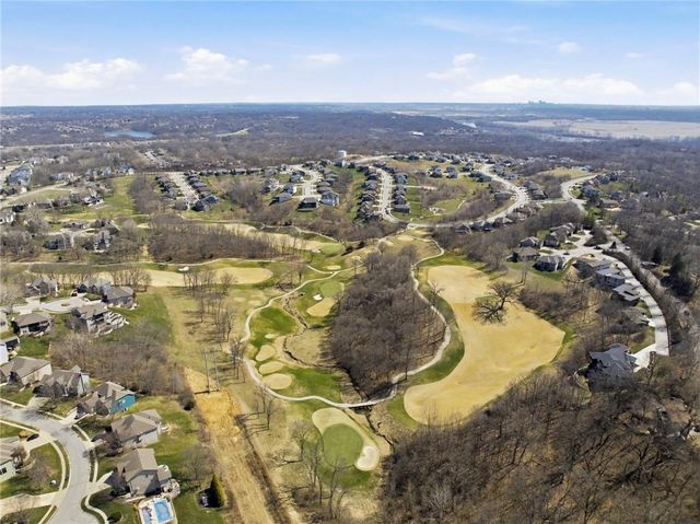 6103 Mashie Court, Parkville, MO 64152