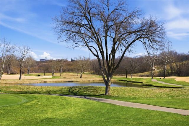 6103 Mashie Court, Parkville, MO 64152