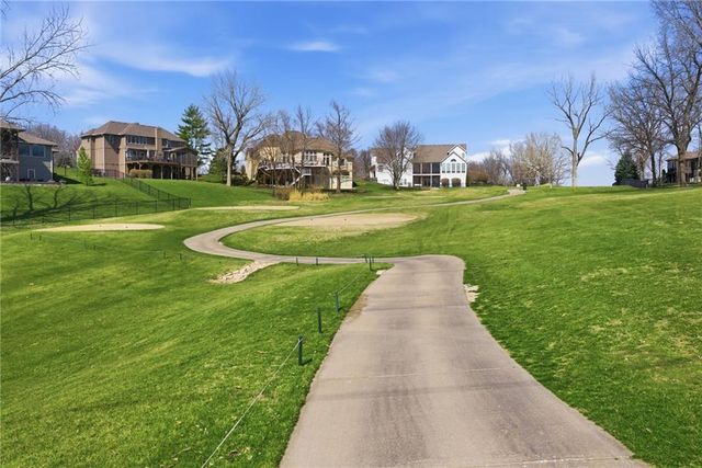 6103 Mashie Court, Parkville, MO 64152