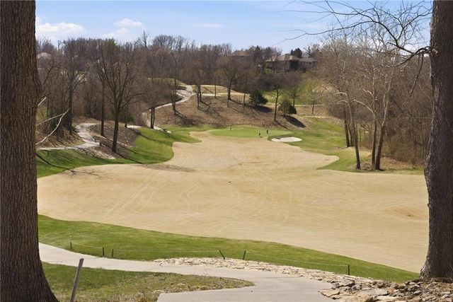 6103 Mashie Court, Parkville, MO 64152