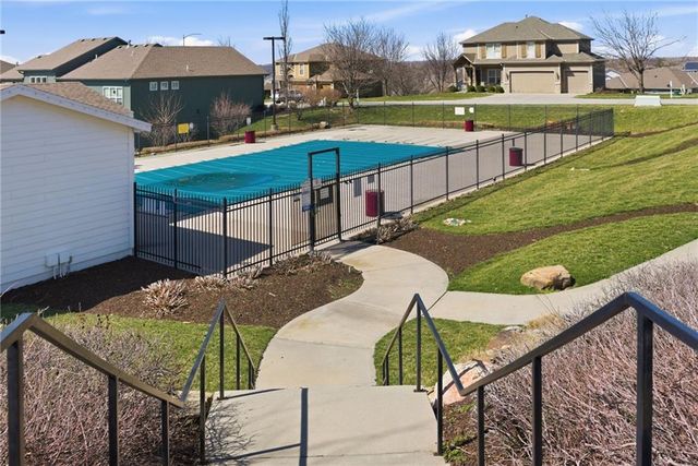 6103 Mashie Court, Parkville, MO 64152