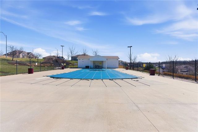 6103 Mashie Court, Parkville, MO 64152