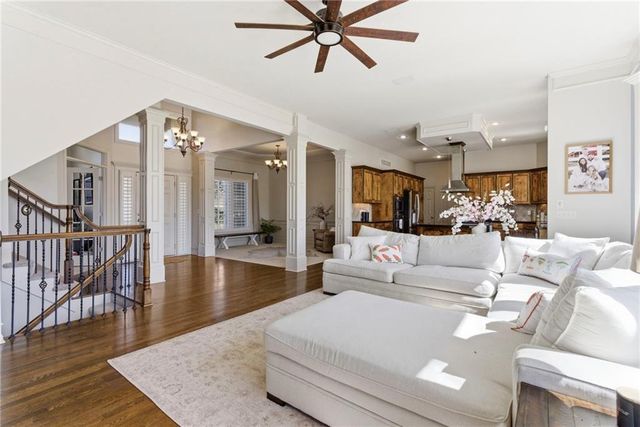 6103 Mashie Court, Parkville, MO 64152