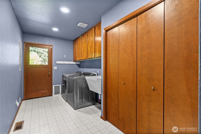 200 NE Riverhill Drive, Belfair, WA 98528
