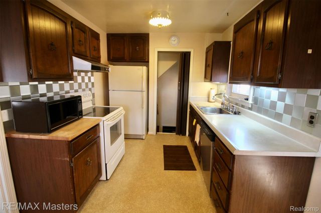 13522 Rosedale Street, Southgate, MI 48195