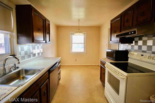 13522 Rosedale Street, Southgate, MI 48195