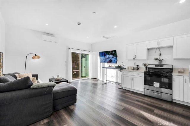 22137 Gault Street, Canoga Park, CA 91303