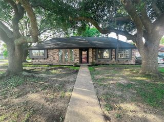 5230 Meadow Place Drive, La Porte, TX 77571