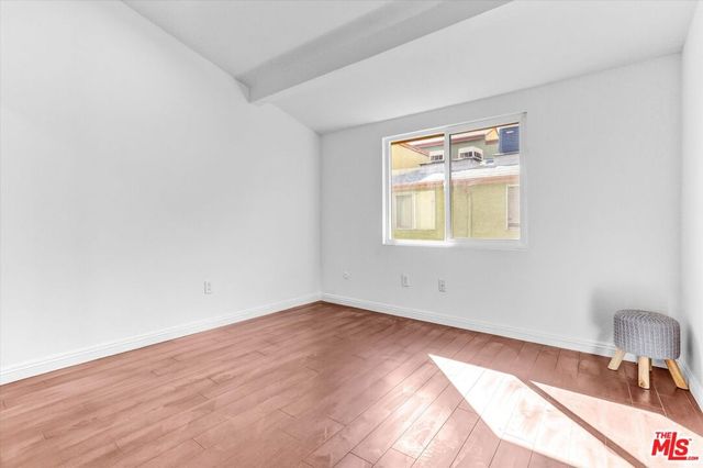 6155 Reseda Boulevard 4, Tarzana, CA 91335