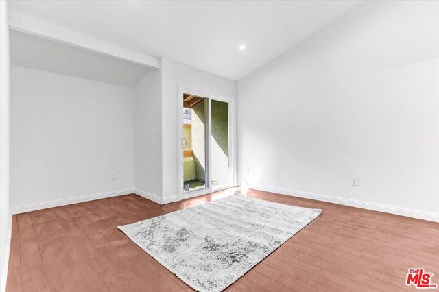 6155 Reseda Boulevard 4, Tarzana, CA 91335