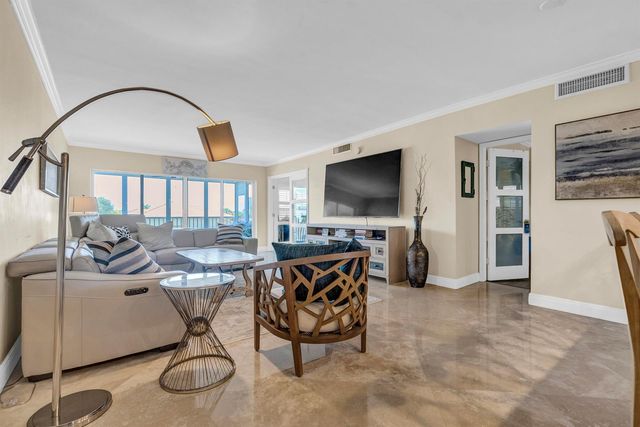 3050 NE 48th Court 305, Lighthouse Point, FL 33064