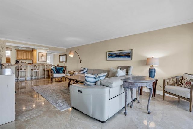 3050 NE 48th Court 305, Lighthouse Point, FL 33064
