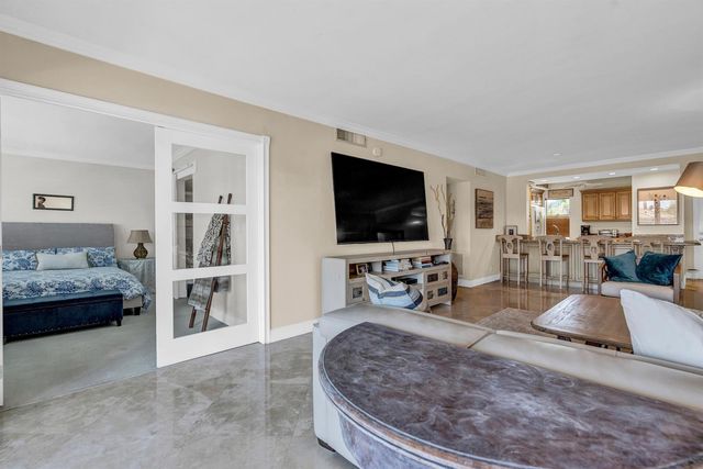 3050 NE 48th Court 305, Lighthouse Point, FL 33064
