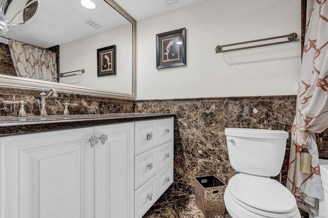 3050 NE 48th Court 305, Lighthouse Point, FL 33064