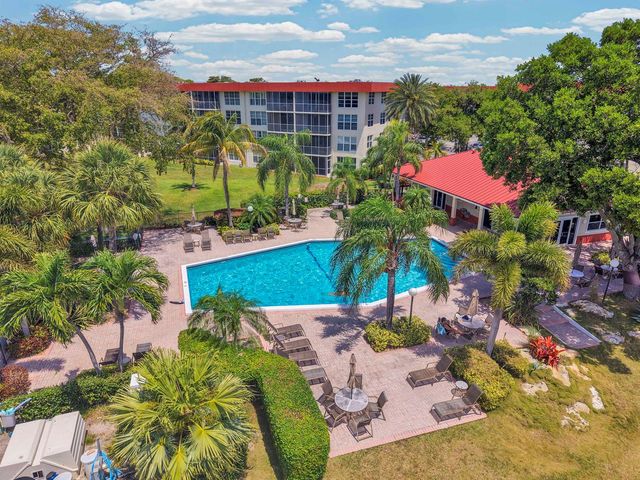 3050 NE 48th Court 305, Lighthouse Point, FL 33064