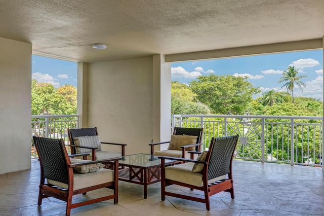 3050 NE 48th Court 305, Lighthouse Point, FL 33064