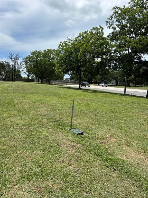 901, 905, 411 W ST HWY 21 Highway, Caldwell, TX 77836 — photo 2