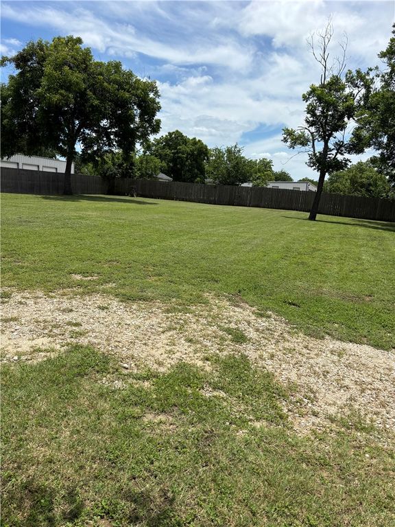 901, 905, 411 W ST HWY 21 Highway, Caldwell, TX 77836 — photo 5