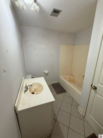 6015 Oakhaven Drive, Paducah, KY 42003