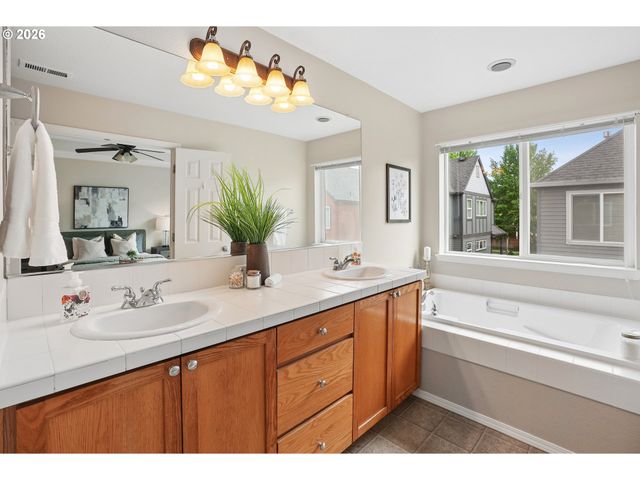 1164 Se TAMANGO St, Hillsboro, OR 97123