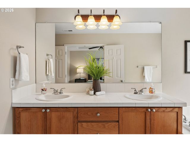 1164 Se TAMANGO St, Hillsboro, OR 97123