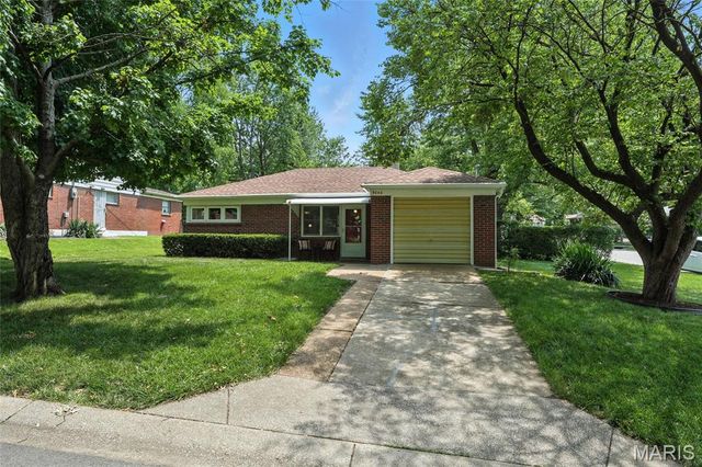 9040 Guthrie Avenue, St Louis, MO 63134