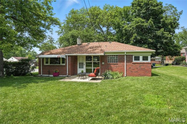 9040 Guthrie Avenue, St Louis, MO 63134