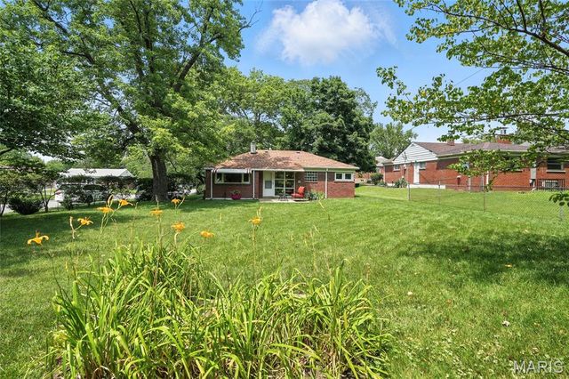 9040 Guthrie Avenue, St Louis, MO 63134