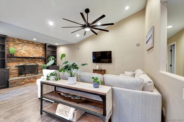 2002 Mendocino Blvd, San Diego, CA 92107