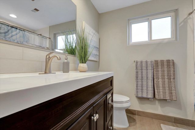 2002 Mendocino Blvd, San Diego, CA 92107