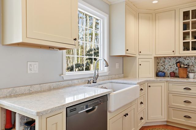 2 Steppingstone Road, Bedford, NH 03110