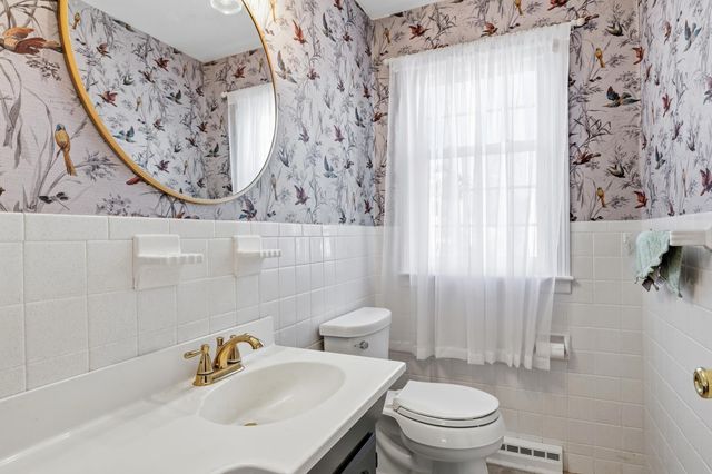 2 Steppingstone Road, Bedford, NH 03110