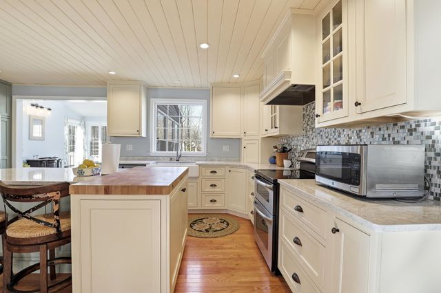 2 Steppingstone Road, Bedford, NH 03110