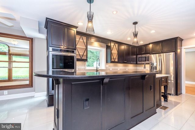 80 MENDENHALL DR, Glen Mills, PA 19342