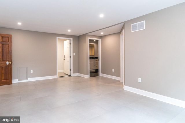 80 MENDENHALL DR, Glen Mills, PA 19342